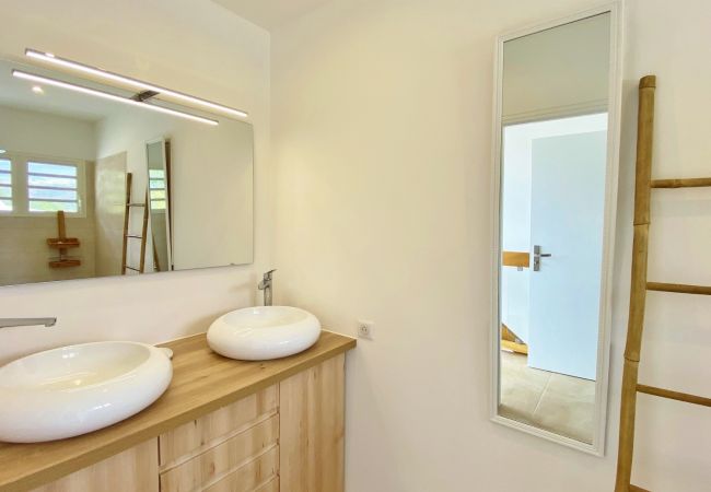 Villa in Saint-Gilles les Bains - *VILLA CORMORANS* - pool and ocean view Villa in Saint-Gilles les Bains - *VILLA CORMORANS* - pool and ocean view