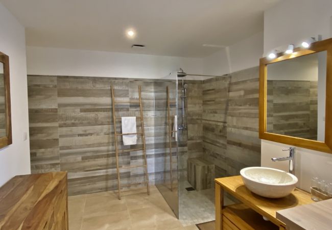 Villa in Saint-Gilles les Bains - *VILLA VAVANGUE* - pool and amazing ocean view Villa in Saint-Gilles les Bains - *VILLA VAVANGUE* - pool and amazing ocean view