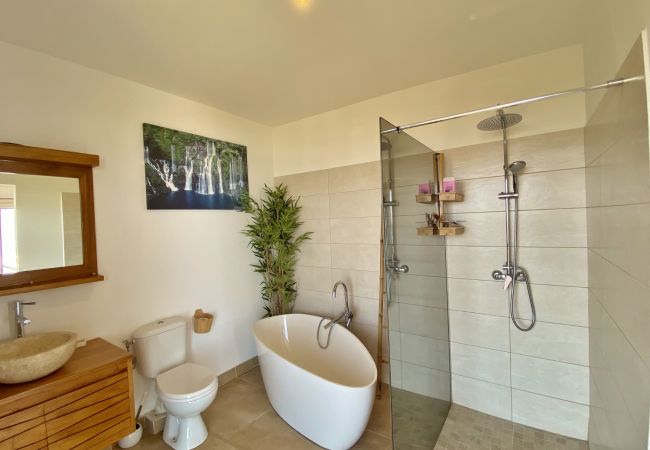 Villa in Saint-Gilles les Bains - *VILLA VAVANGUE* - pool and amazing ocean view Villa in Saint-Gilles les Bains - *VILLA VAVANGUE* - pool and amazing ocean view