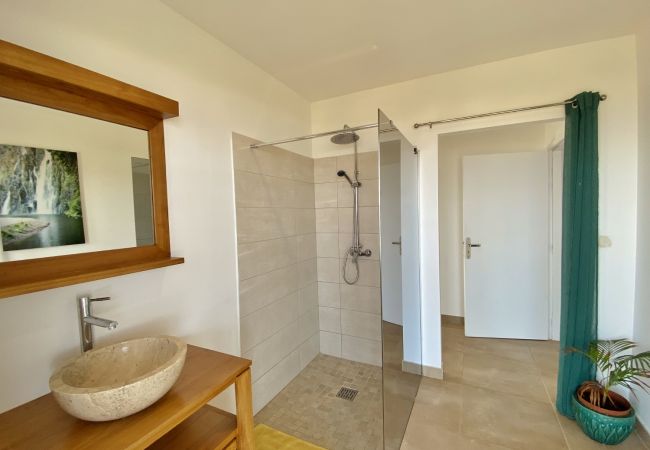 Villa in Saint-Gilles les Bains - *VILLA VAVANGUE* - pool and amazing ocean view Villa in Saint-Gilles les Bains - *VILLA VAVANGUE* - pool and amazing ocean view