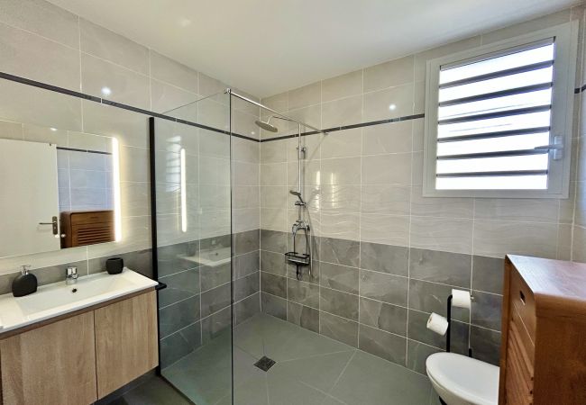 Villa in Saline les Bains - *VILLA SOUS LES PALMES* - 170 m from lagoon Villa in Saline les Bains - *VILLA SOUS LES PALMES* - 170 m from lagoon