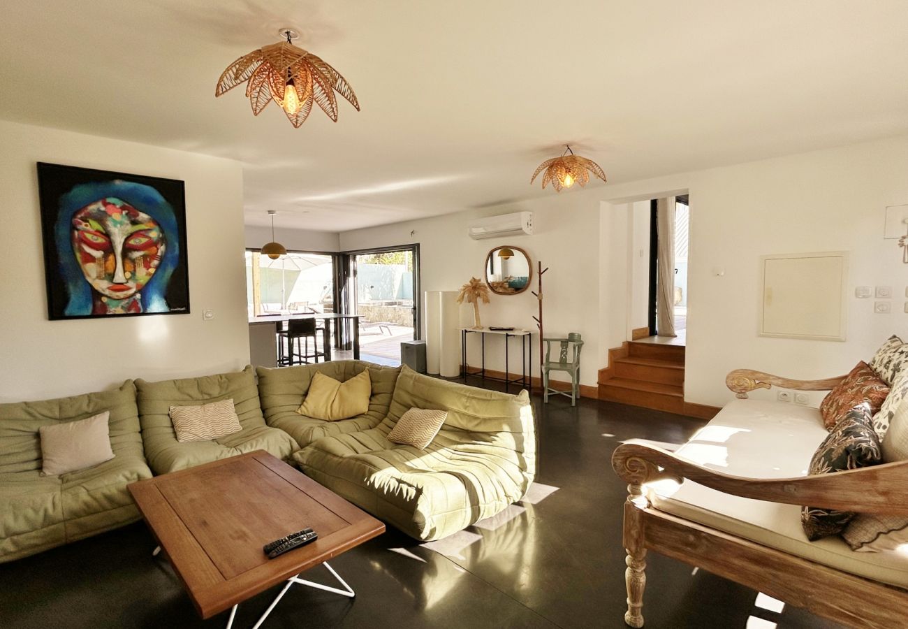 Wohnzimmer dieser Ferienunterkunft in Saint-Gilles