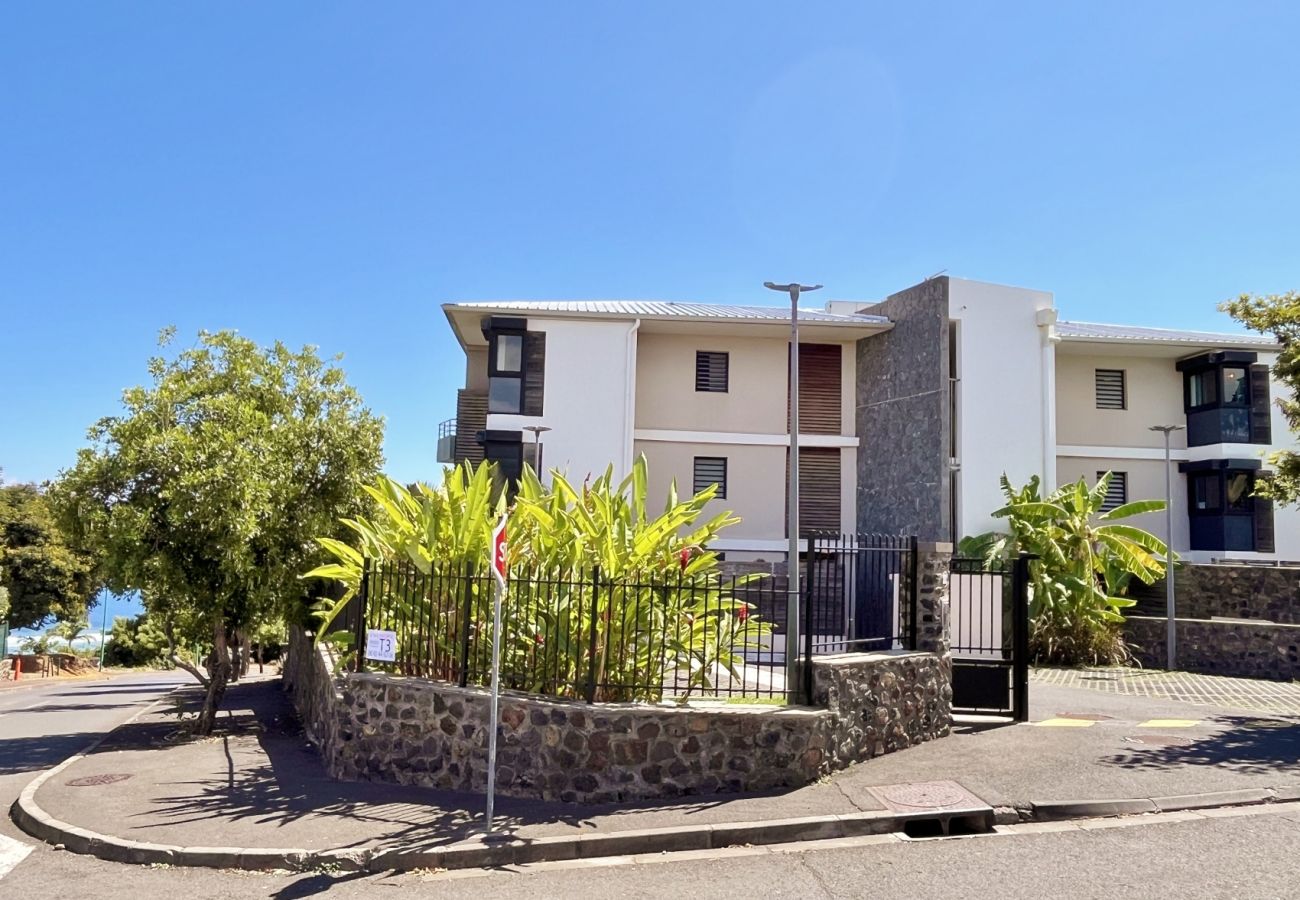 Ferienwohnung in Saint-Gilles les Bains - *APPART INFINI BLEU* - pool und meerblick