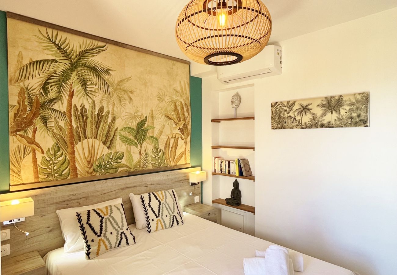 Klimatisiertes Schlafzimmer Doppelbett Wohnung Saint-Gilles La Réunion