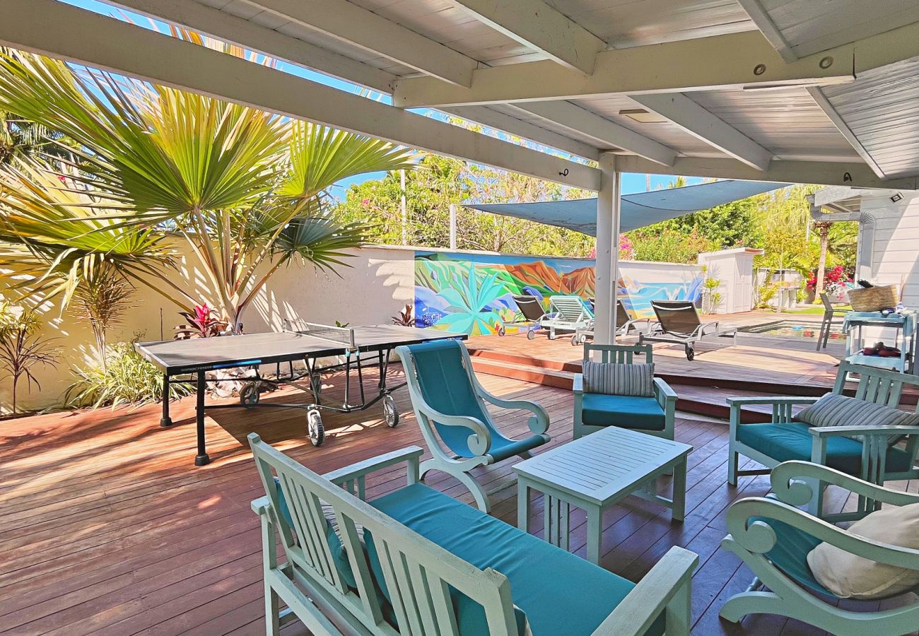 Überdachte Terrasse mit Gartenmöbeln Villa Kap Corail La Réunion