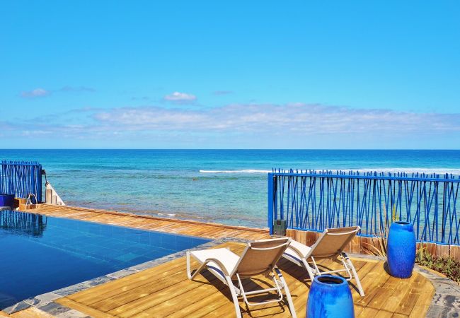 Maison avec piscine et accès direct à la plage à la réunion