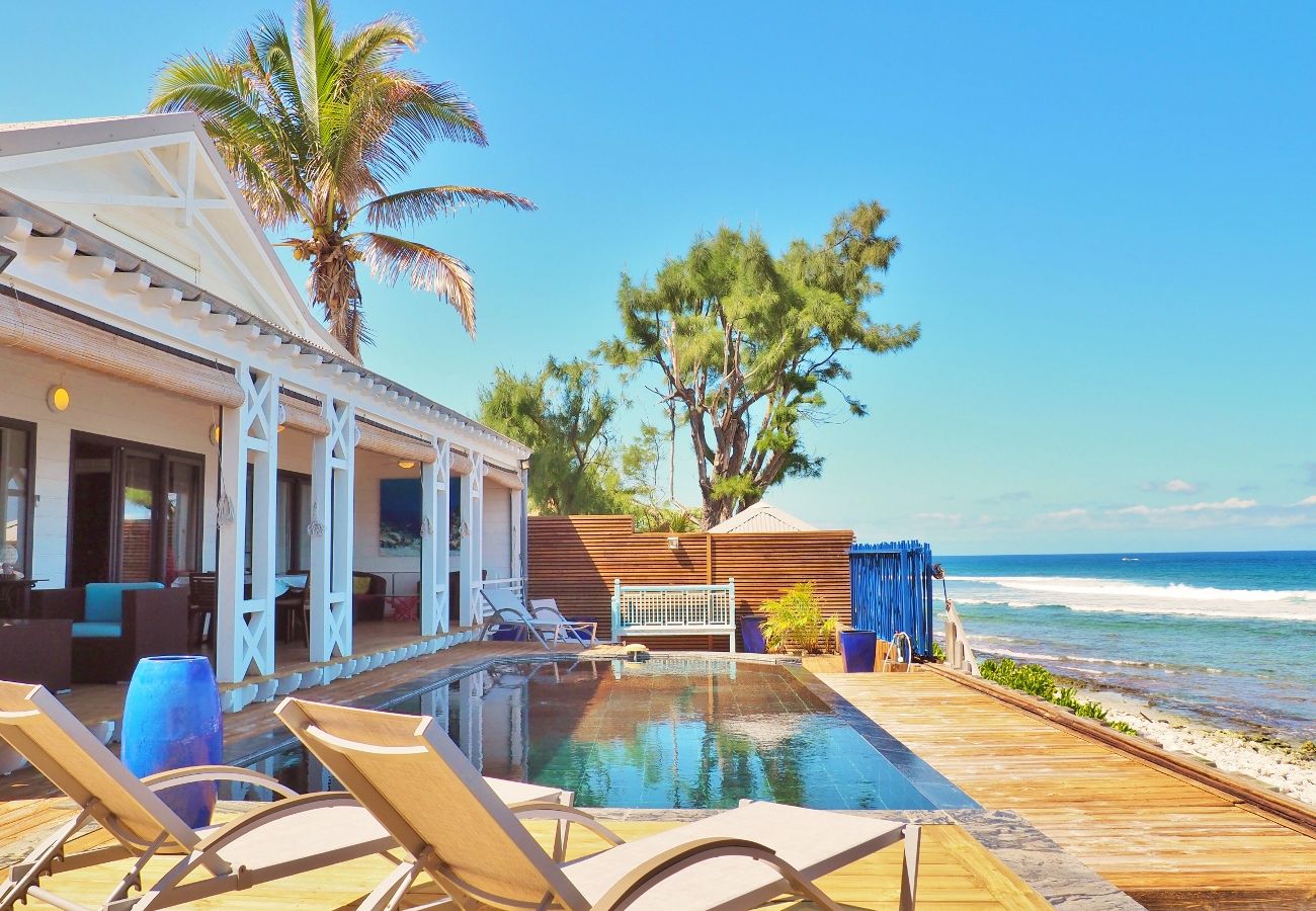 Villa avec piscine à débordement et accès à la plage de la réunion