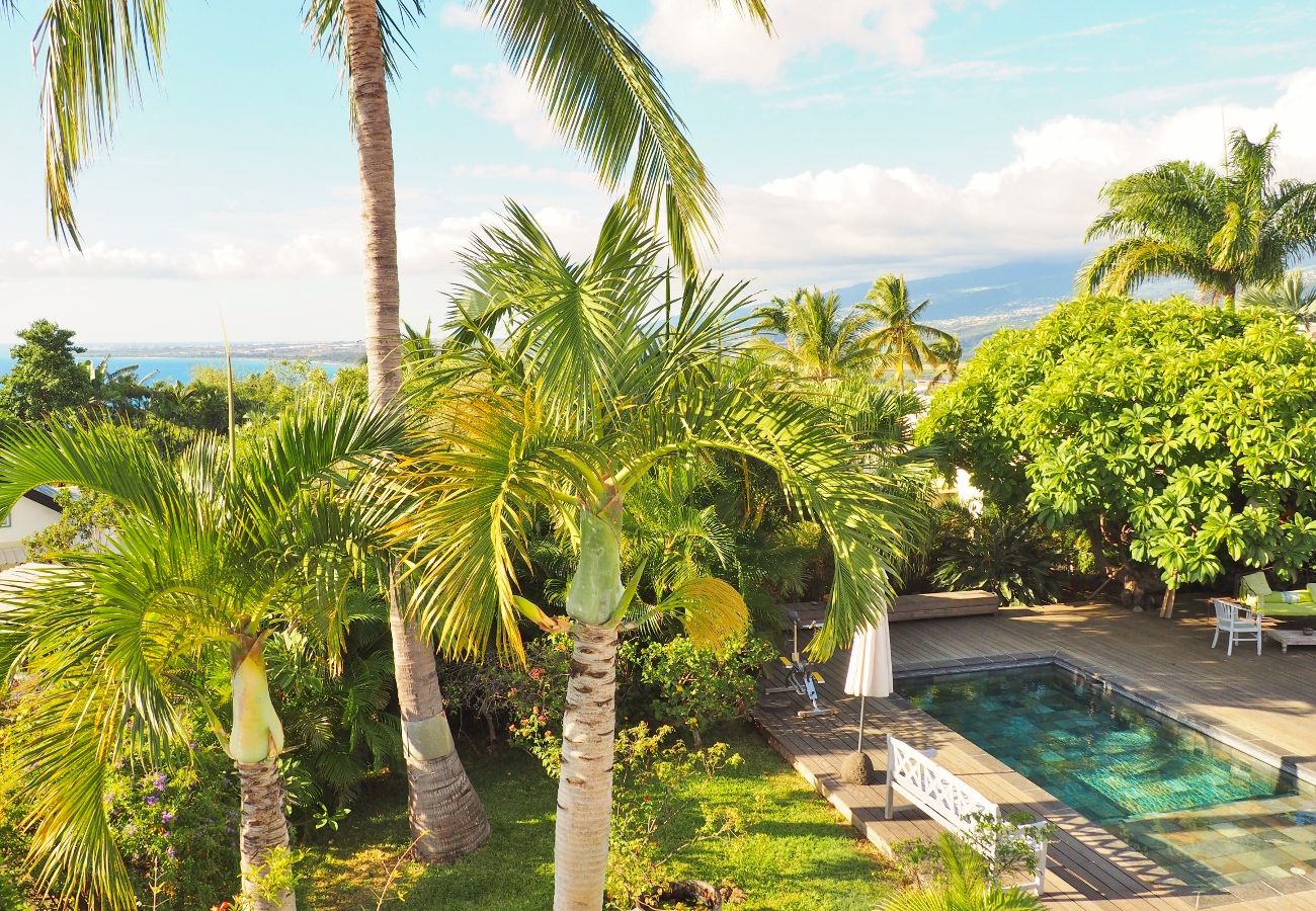 House with swimming pool nearby Saint-gilles les bains in reunion island