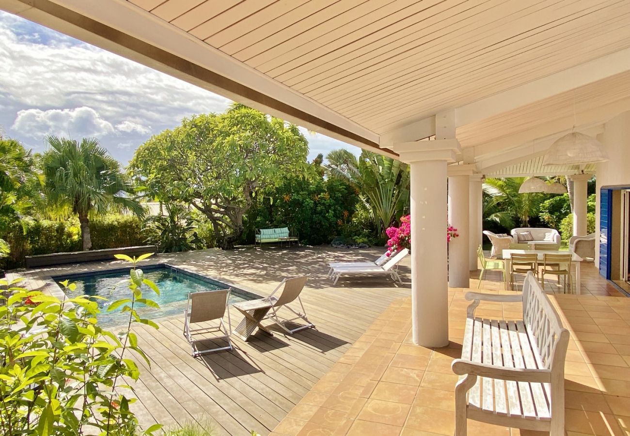 Holidays in reunion island in a villa with a beautiful swimming pool