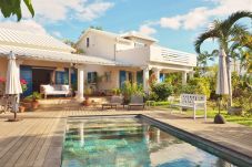 Villa in Plateau Caillou - *VILLA SÉRÉNITÉ* - heated pool
