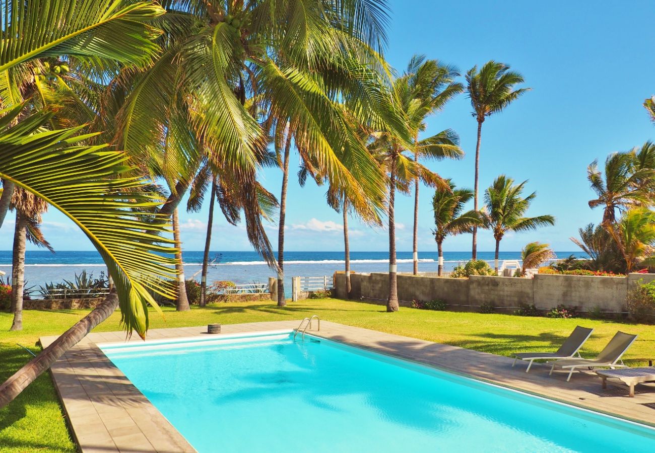 Vacation rental for 6 people in front of the lagoon in reunion island