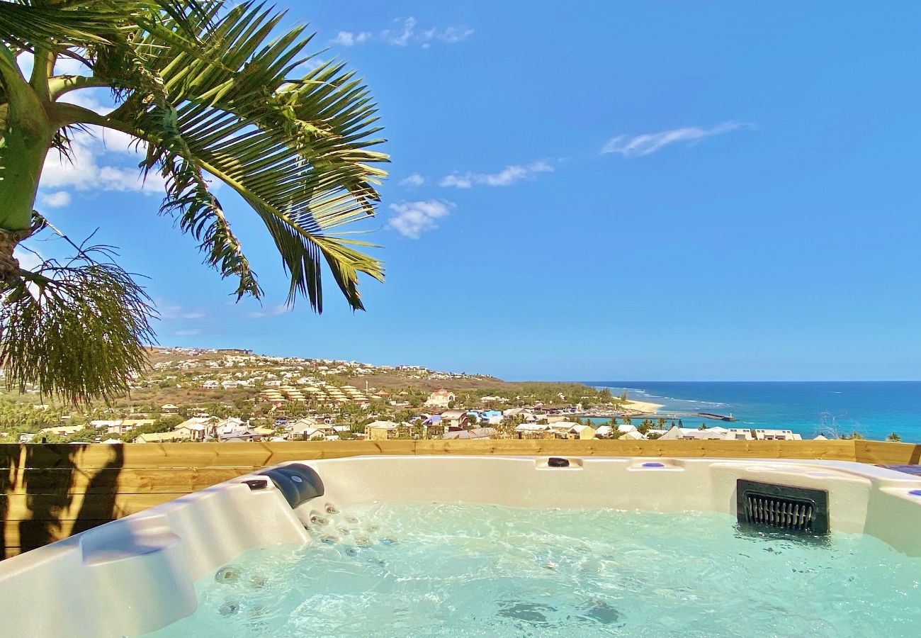 Holiday home rental with jacuzzi and sea view