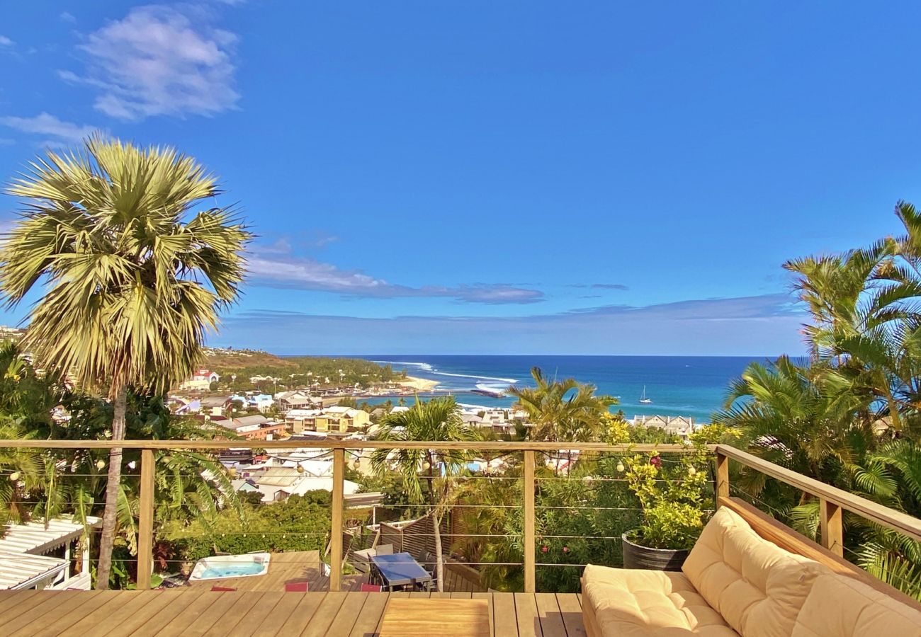 Holiday rental with terrace and view