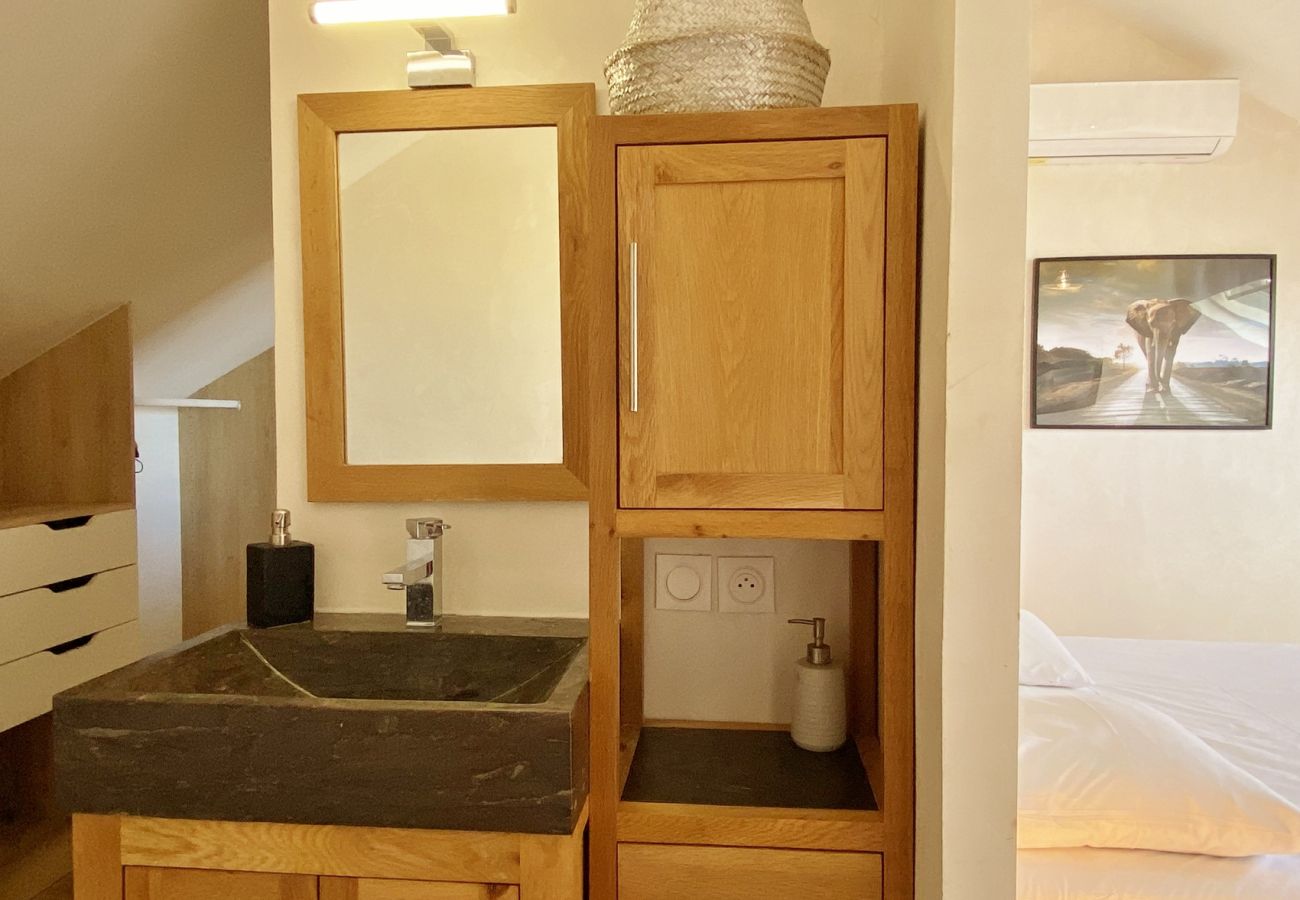 En-suite bathroom with shower in bedroom 2