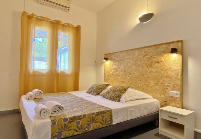 Villa in Saline les Bains - *VILLA MAHANA* - pool and lagoon Villa in Saline les Bains - *VILLA MAHANA* - pool and lagoon
