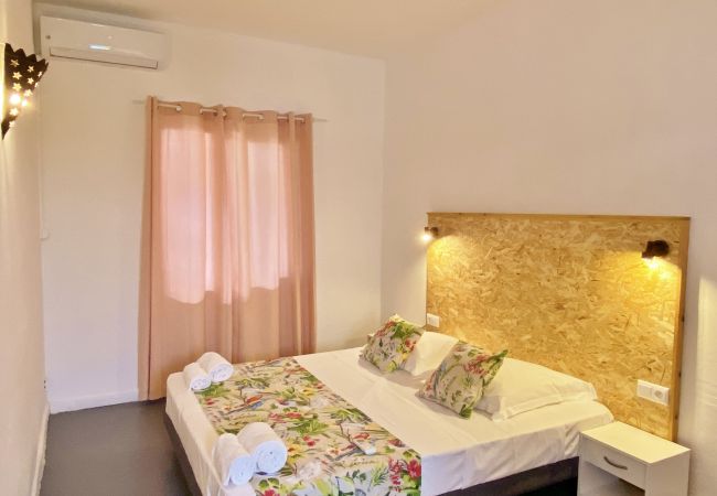 Villa in Saline les Bains - *VILLA MAHANA* - pool and lagoon Villa in Saline les Bains - *VILLA MAHANA* - pool and lagoon