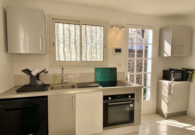 Villa in Saint-Gilles les Bains - *VILLA BLUE HEAVEN* - waterfront Villa in Saint-Gilles les Bains - *VILLA BLUE HEAVEN* - waterfront