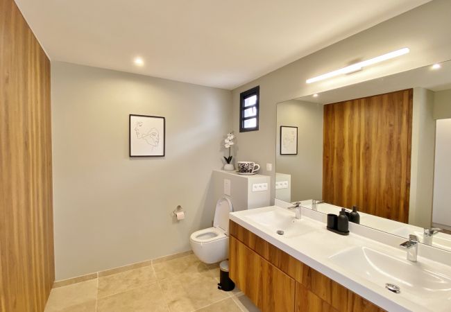 Villa in Saint-Gilles les Bains - *VILLA FLORAYA* - heated pool and ocean view Villa in Saint-Gilles les Bains - *VILLA FLORAYA* - heated pool and ocean view