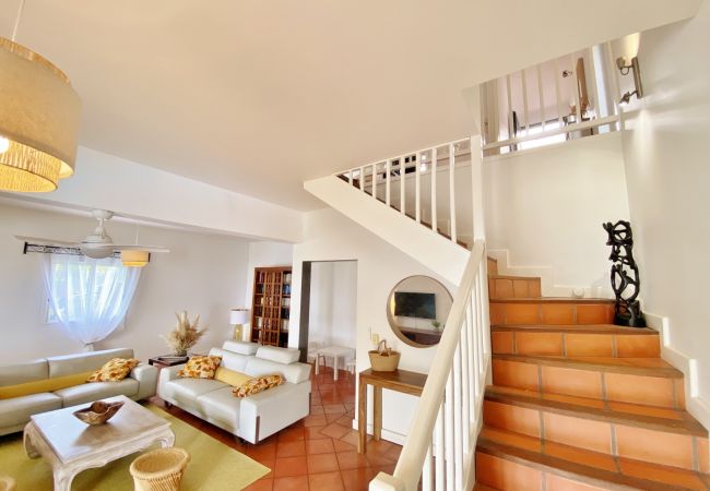 Villa in Saint-Gilles les Bains - *VILLA FLORAYA* - heated pool and ocean view Villa in Saint-Gilles les Bains - *VILLA FLORAYA* - heated pool and ocean view