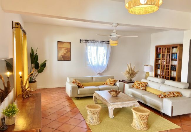 Villa in Saint-Gilles les Bains - *VILLA FLORAYA* - heated pool and ocean view Villa in Saint-Gilles les Bains - *VILLA FLORAYA* - heated pool and ocean view