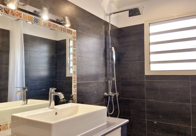 Villa in Saint-Gilles les Bains - *VILLA FLORAYA* - heated pool and ocean view Villa in Saint-Gilles les Bains - *VILLA FLORAYA* - heated pool and ocean view