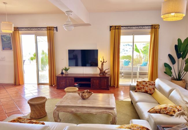 Villa in Saint-Gilles les Bains - *VILLA FLORAYA* - heated pool and ocean view Villa in Saint-Gilles les Bains - *VILLA FLORAYA* - heated pool and ocean view