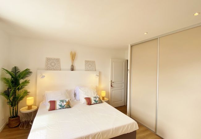 Villa in Saint-Gilles les Bains - *VILLA FLORAYA* - heated pool and ocean view Villa in Saint-Gilles les Bains - *VILLA FLORAYA* - heated pool and ocean view