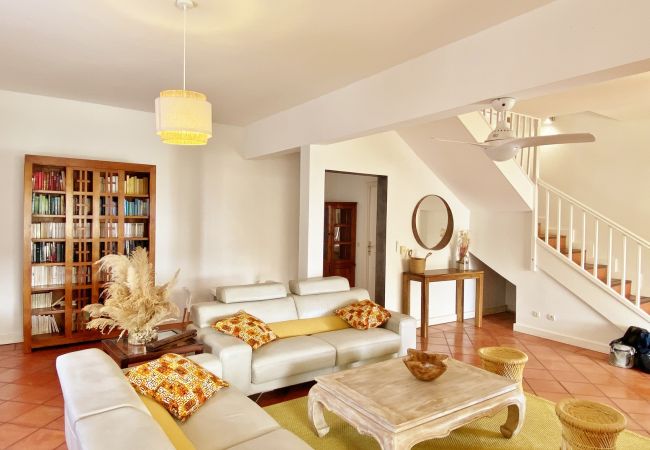 Villa in Saint-Gilles les Bains - *VILLA FLORAYA* - heated pool and ocean view Villa in Saint-Gilles les Bains - *VILLA FLORAYA* - heated pool and ocean view