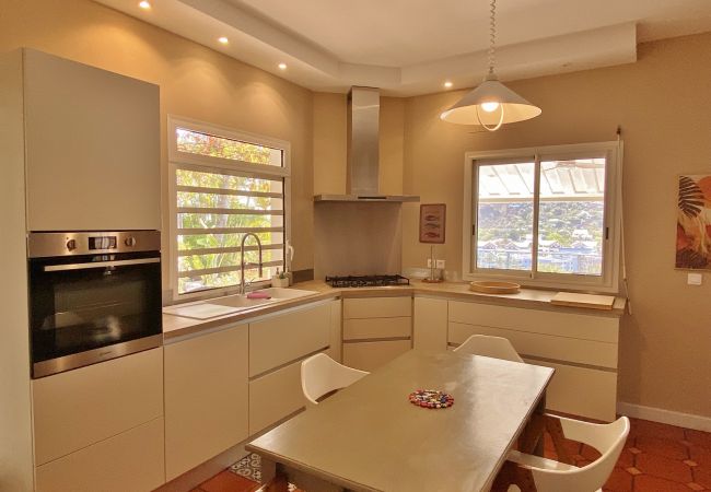 Villa in Saint-Gilles les Bains - *VILLA FLORAYA* - heated pool and ocean view Villa in Saint-Gilles les Bains - *VILLA FLORAYA* - heated pool and ocean view