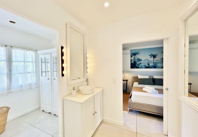 Villa in Saline les Bains - *VILLA FLEUR DE LUNE* - heated pool and lagoon Villa in Saline les Bains - *VILLA FLEUR DE LUNE* - heated pool and lagoon