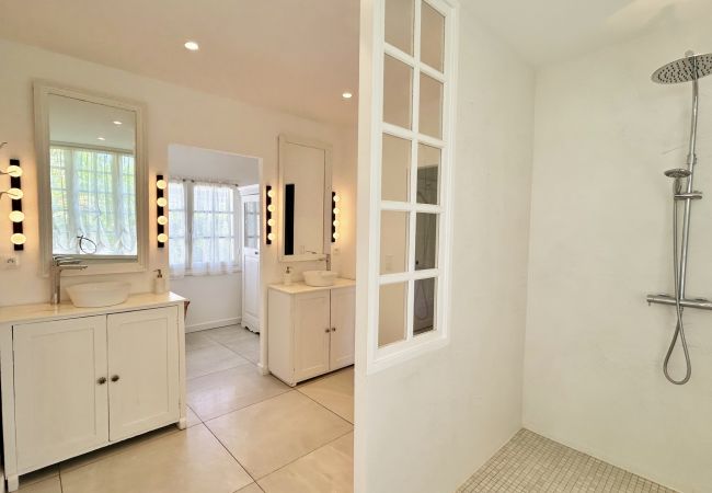 Villa in Saline les Bains - *VILLA FLEUR DE LUNE* - heated pool and lagoon Villa in Saline les Bains - *VILLA FLEUR DE LUNE* - heated pool and lagoon