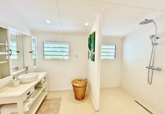 Villa in Saline les Bains - *VILLA FLEUR DE LUNE* - heated pool and lagoon Villa in Saline les Bains - *VILLA FLEUR DE LUNE* - heated pool and lagoon