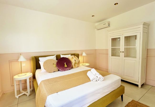 Villa in Saline les Bains - *VILLA FLEUR DE LUNE* - heated pool and lagoon Villa in Saline les Bains - *VILLA FLEUR DE LUNE* - heated pool and lagoon