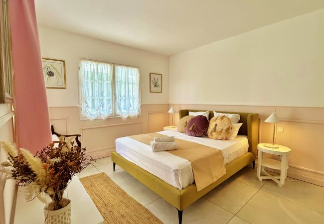 Villa in Saline les Bains - *VILLA FLEUR DE LUNE* - heated pool and lagoon Villa in Saline les Bains - *VILLA FLEUR DE LUNE* - heated pool and lagoon