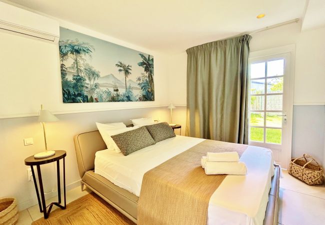 Villa in Saline les Bains - *VILLA FLEUR DE LUNE* - heated pool and lagoon Villa in Saline les Bains - *VILLA FLEUR DE LUNE* - heated pool and lagoon