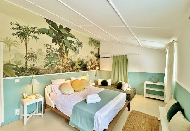 Villa in Saline les Bains - *VILLA FLEUR DE LUNE* - heated pool and lagoon Villa in Saline les Bains - *VILLA FLEUR DE LUNE* - heated pool and lagoon