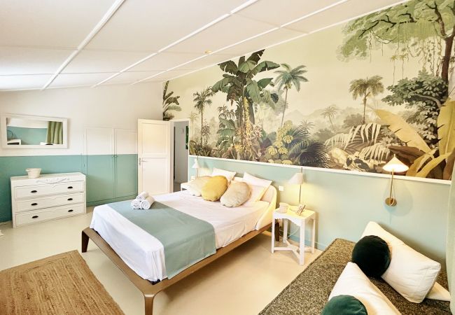 Villa in Saline les Bains - *VILLA FLEUR DE LUNE* - heated pool and lagoon Villa in Saline les Bains - *VILLA FLEUR DE LUNE* - heated pool and lagoon