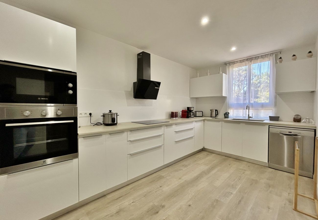 Fully equipped kitchen
