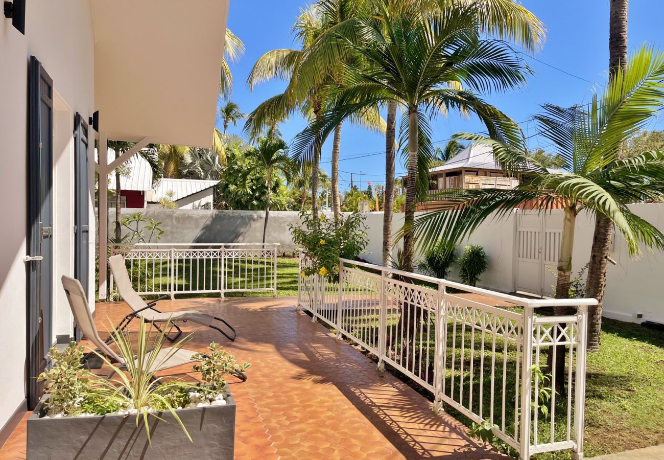 Front terrace with pedestrian gate and car gate