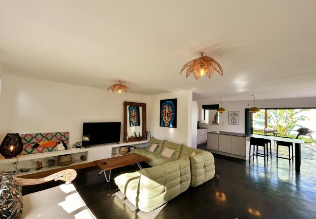 Villa in Saint-Gilles les Bains - *VILLA RAVENALE* - Ocean 150 m away Villa in Saint-Gilles les Bains - *VILLA RAVENALE* - Ocean 150 m away