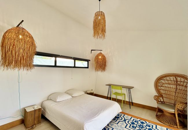 Villa in Saint-Gilles les Bains - *VILLA RAVENALE* - Ocean 150 m away Villa in Saint-Gilles les Bains - *VILLA RAVENALE* - Ocean 150 m away