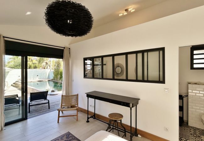 Villa in Saint-Gilles les Bains - *VILLA RAVENALE* - Ocean 150 m away Villa in Saint-Gilles les Bains - *VILLA RAVENALE* - Ocean 150 m away