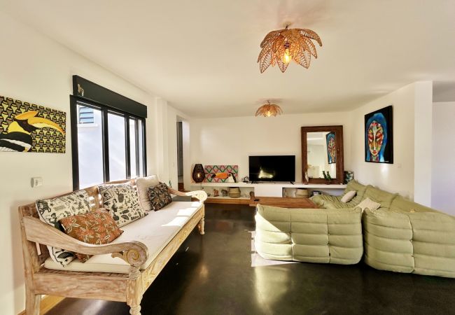 Villa in Saint-Gilles les Bains - *VILLA RAVENALE* - Ocean 150 m away Villa in Saint-Gilles les Bains - *VILLA RAVENALE* - Ocean 150 m away