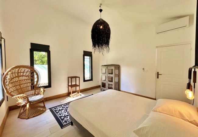 Villa in Saint-Gilles les Bains - *VILLA RAVENALE* - Ocean 150 m away Villa in Saint-Gilles les Bains - *VILLA RAVENALE* - Ocean 150 m away