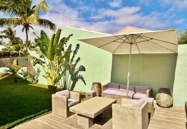 Villa in Saint-Gilles les Bains - *VILLA RAVENALE* - Ocean 150 m away Villa in Saint-Gilles les Bains - *VILLA RAVENALE* - Ocean 150 m away