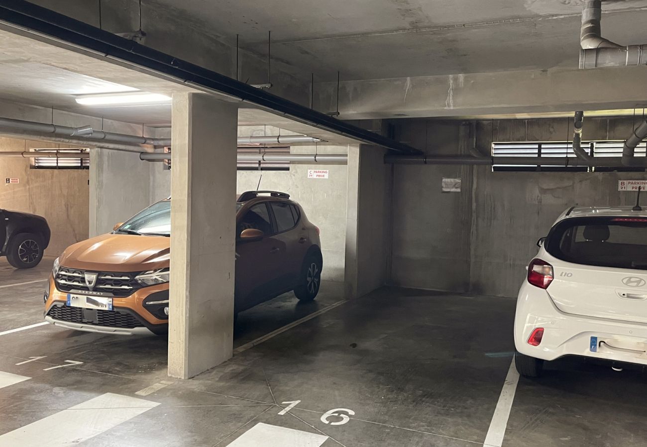 Indoor parking – Holiday rental Ermitage Reunion Island