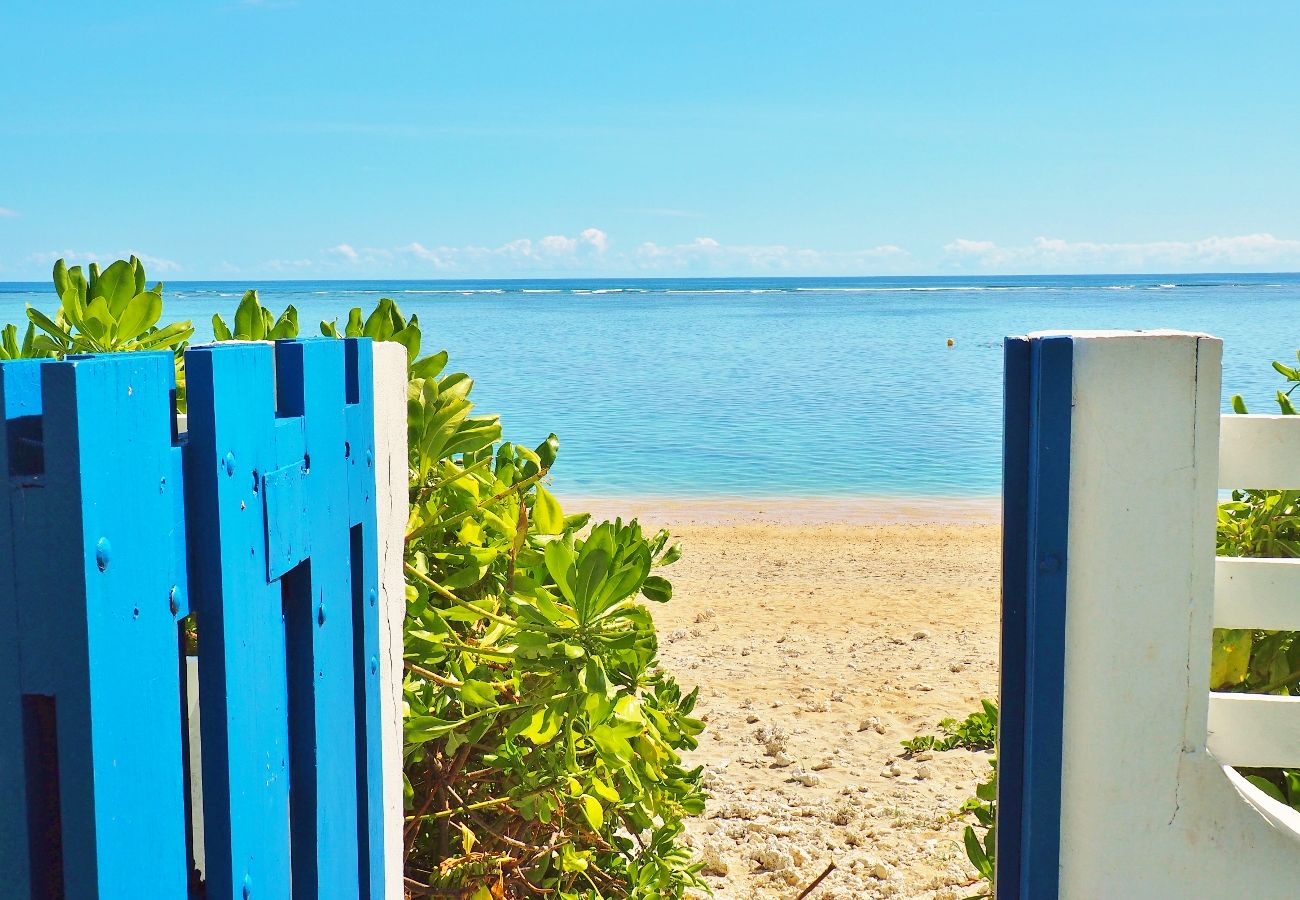 Accès plage et lagon à la villa Cocotiers des Sables