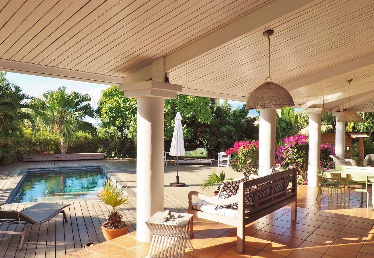 location saisonnière avec magnifique terrasse à la Réunion