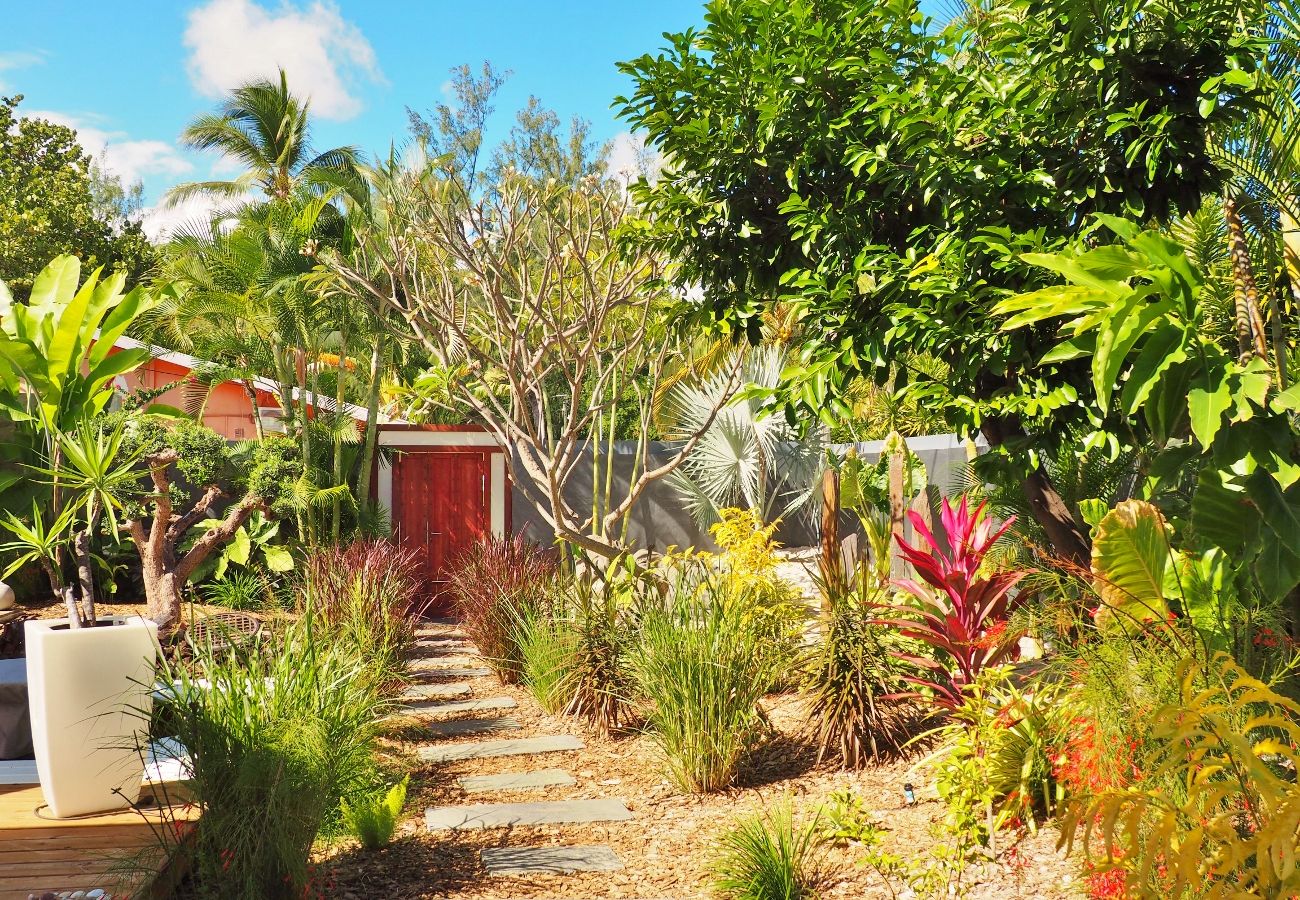 Une location de vacances avec un magnifique jardin