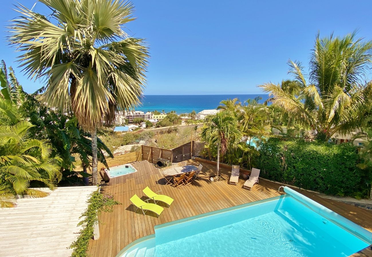 Location de maison de vacances avec piscine et vue mer